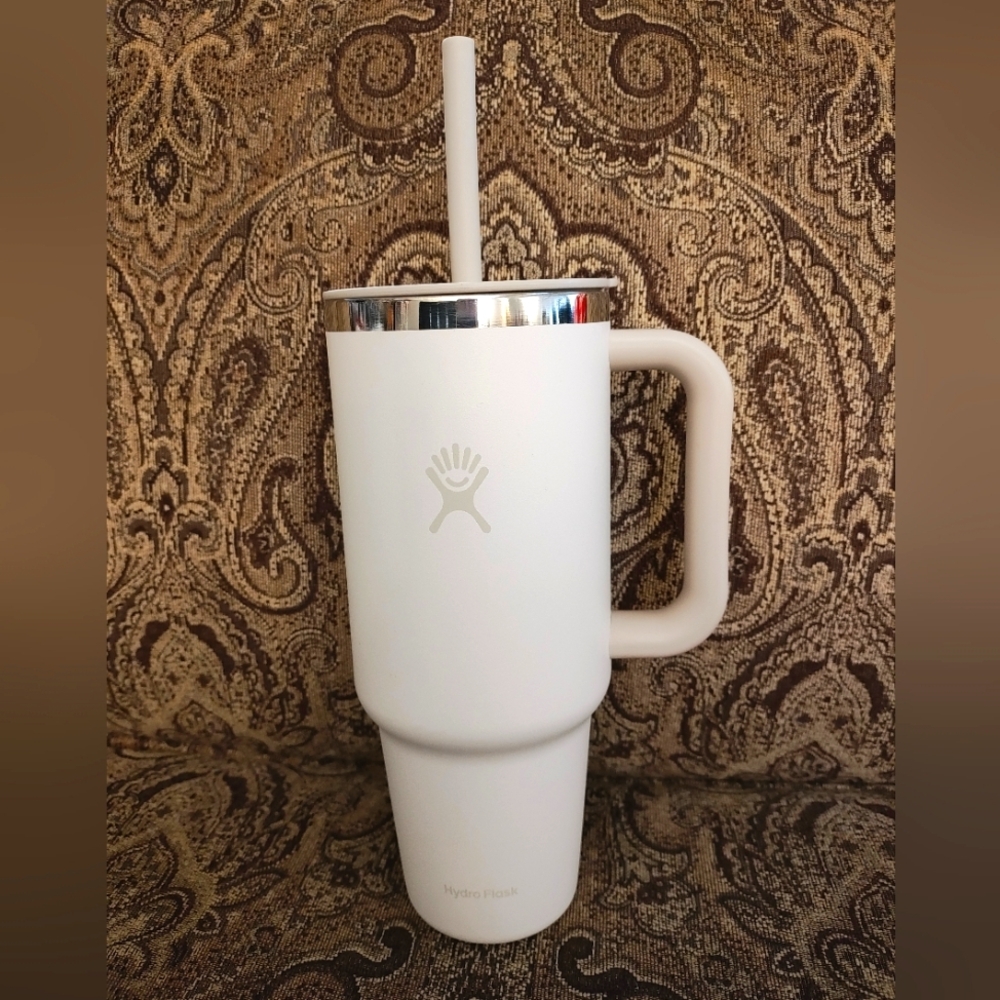 Hydro Flask 40 Oz Travel Tumbler with Handle, Lid, And Straw